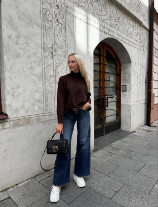 🍂❄️ V Iconee už ladíme outfit na podzim a zimu! Nový hnědý elegantní svetr jsme zkombinovali s Diesel jeans a doplnili...