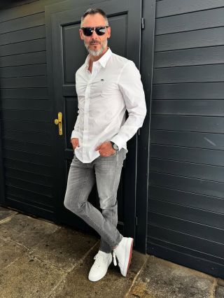 Nová kapitola pánského stylu začíná právě teď. Košile, džíny i pásek kompletní outfit od DIESEL, který spojuje kvalitu,...